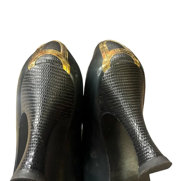 Vintage Stuart Weitzman, black leather heels with gold detail. Size 6.5. - Picture 6 of 8